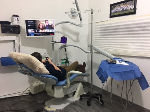 Relajación durante la cirugía con videos y musica