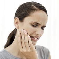Mujer con dolor de terceros molares